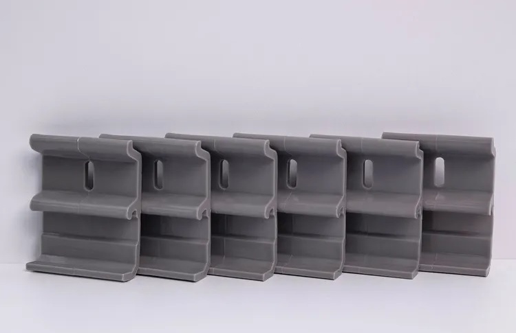 Крепеж плинтуса